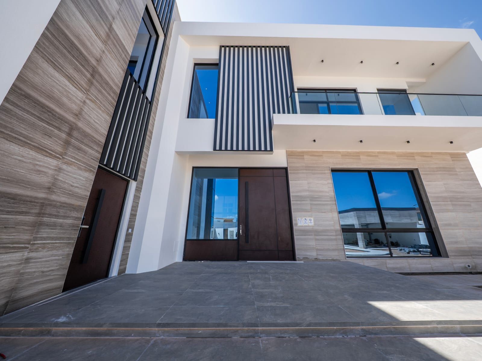 Ghadeer Al Tair Villa, Dubai - built by Royal Midas