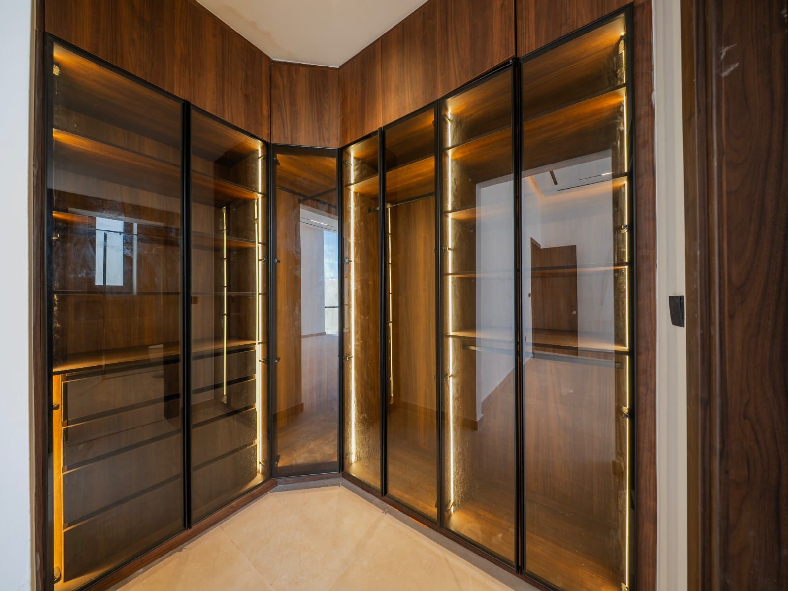 Ghadeer Al Tair Villa, Dubai - built by Royal Midas
